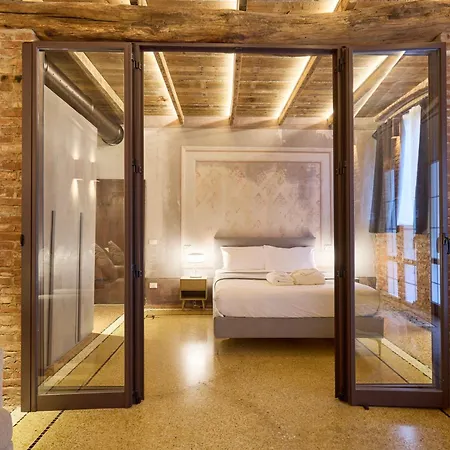 White Moon-emme Loft Apartment